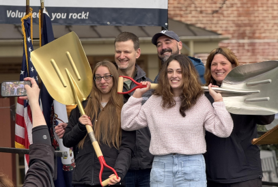  students holding gold and silver shovel awards